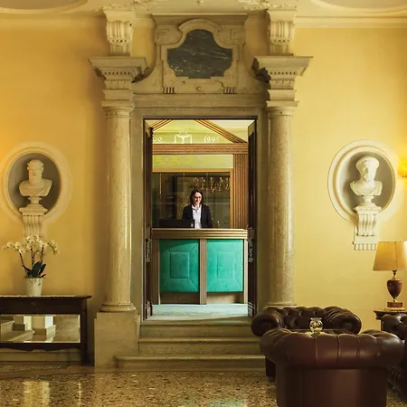Grand Imperial Hotel 4*